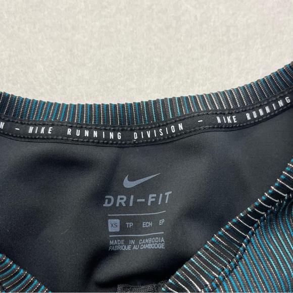 Nike Running Division Mid Layer Top Women's  Size XS Oversized Multi - Picture 2 of 8